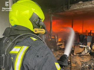 Incendio en una empresa de muebles de La Vall d'Uixó