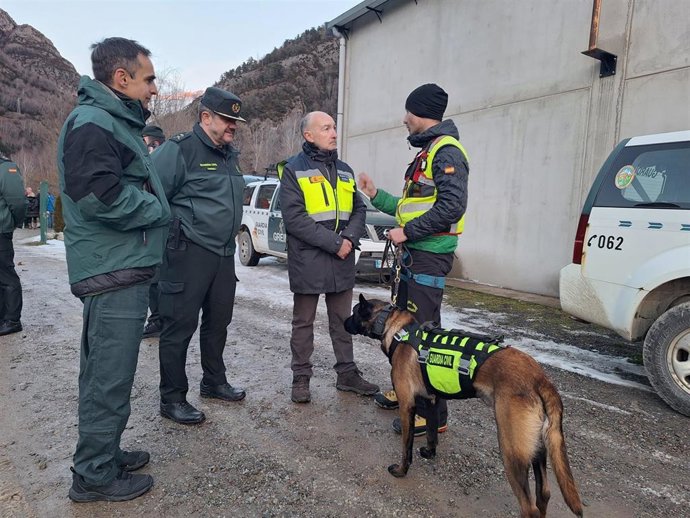 Parte del equipo de rescate tras el alud en la zona del balneario de Panticosa (Huesca)