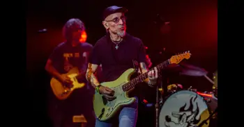 Fito & Fitipaldis triunfa con sus 'aullidos' en un Movistar Arena a rebosar en su esperado regreso a Madrid