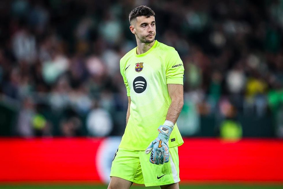 El portero del FC Barcelona Joan Garcia