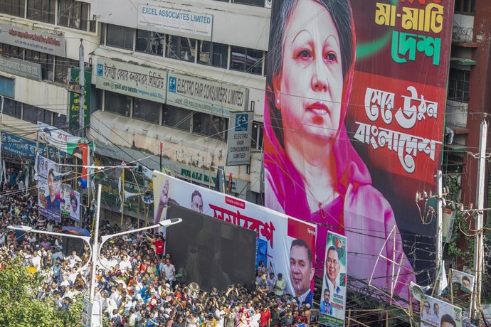 Archivo - August 7, 2024, Dhaka, Bangladesh: Bangladesh Nationalist Party (BNP)  chairperson Khaleda Zia makes speeches online on an outdoor led screen during the rally. Bangladesh's Muhammad Yunus, who is set to lead as a caretaker of the government afte