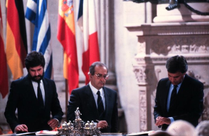 Archivo - Arquivo - Felipe González assina o Tratado de Adesão da Espanha às Comunidades Europeias, hoje União Europeia