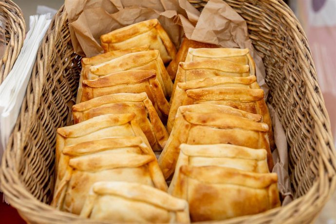Archivo - Recursos de empanadas en el mercado de ‘La Despensa de Madrid’, en los jardines del Palacio del Infante Don Luis, a 7 de septiembre de 2025, en Boadilla del Monte, Madrid (España). 