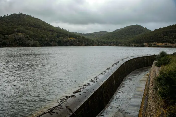 Vista del embalse de Foix