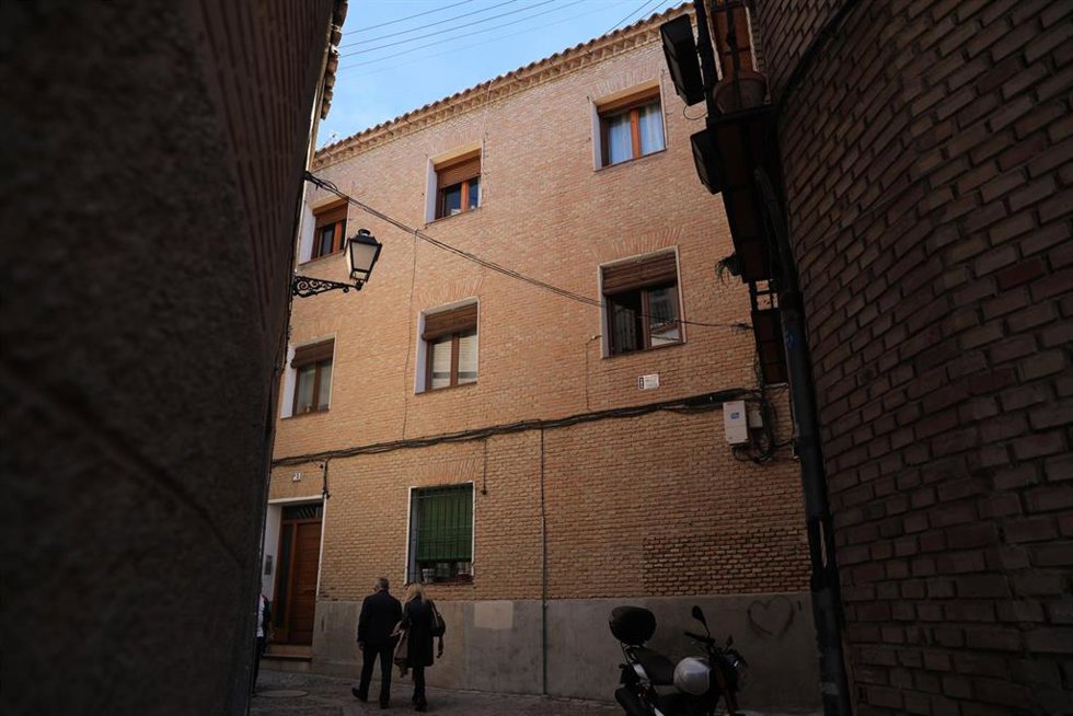 Archivo - Portales de vecinos en el casco histórico en Toledo.