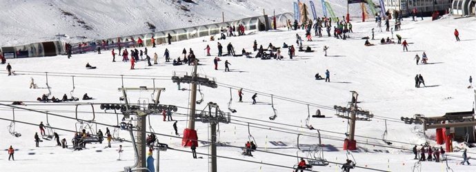 Archivo - La zona de Borreguiles de la Estación de Esquí de Sierra Nevada, en imagen de archivo