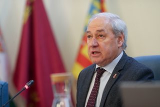 El hasta ahora presidente de la Diputación de Lugo, José Tomé, interviene durante un pleno de la Diputación de Lugo, a 30 de diciembre de 2025, en Lugo, Galicia (España).