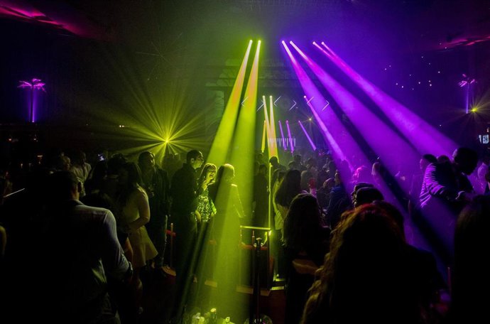 Archivo - Ambiente durante la fiesta de Nochevieja 