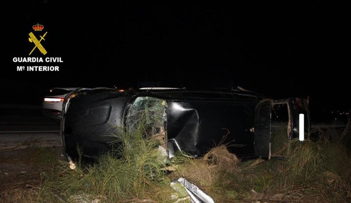 Vehículo volcado en la N-442 cuyo conductor cuadruplicaba la tasa de alcoholemia.