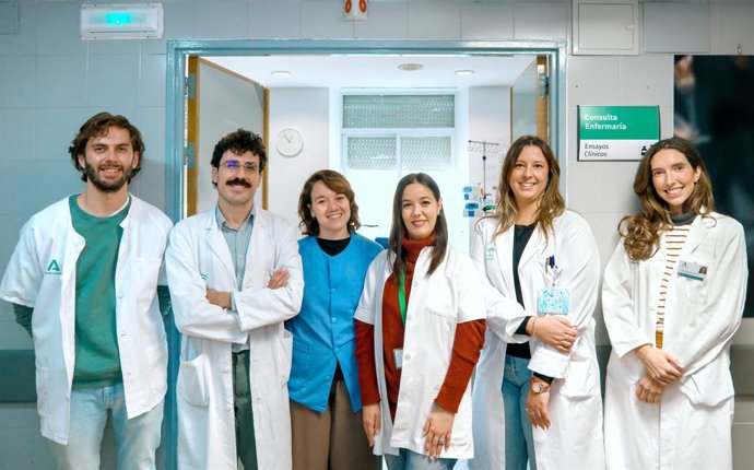 A equipe de pesquisa no estudo clínico: hematologistas, farmacêuticos, coordenador e enfermeiros.