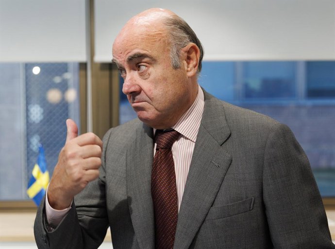 Archivo - El vicepresidente del Banco Central Europeo (BCE), Luis de Guindos, a su llegada al evento Encuentro Kreab, a 22 de septiembre de 2023, en Madrid (España). Los Encuentros Kreab buscan favorecer el diálogo con los líderes de opinión más influyent