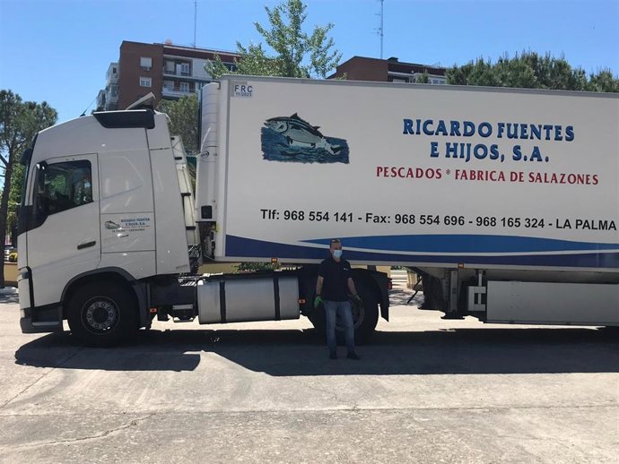 Archivo - Grupo Ricardo Fuentes dona 1.000 kilos de pescado en Madrid por la crisis del coronavirus