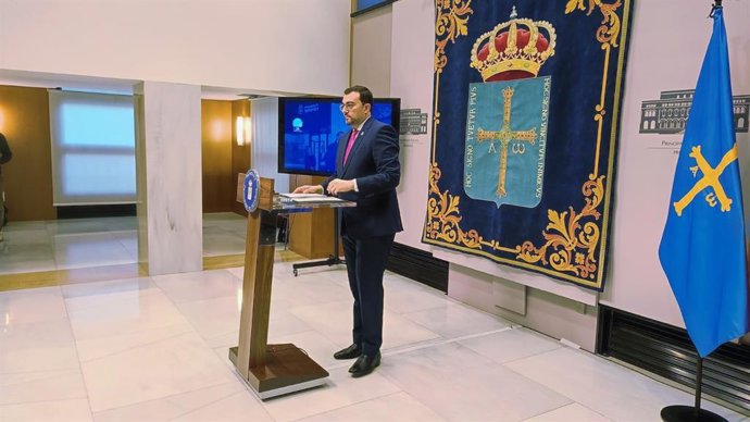 El presidente del Principado de Asturias, Adrián Barbón, en rueda de prensa.