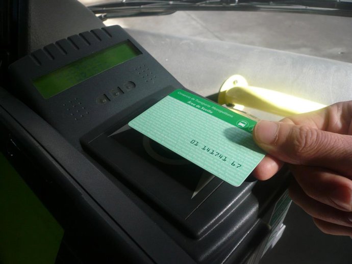 Archivo - Imagen de recurso de una tarjeta metropolitana.