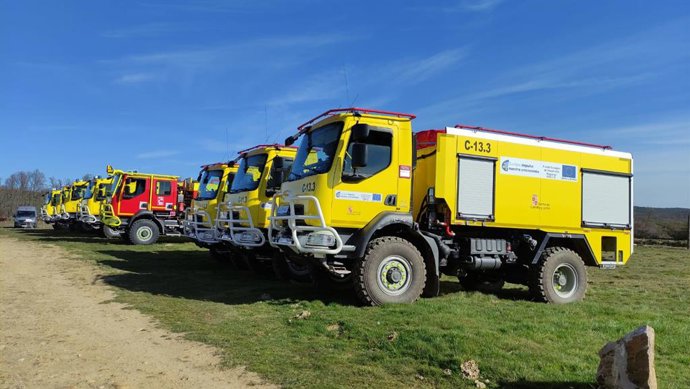 Archivo - Jornada práctica de entrenamiento de nuevas utilidades en autobombas en Rabanal del Camino, León.