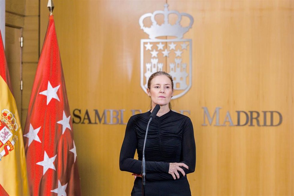 La consejera de Familia, Juventud y Asuntos Sociales de la Comunidad de Madrid, Ana Dávila-Ponce de León, interviene durante el debate de los Presupuestos de 2026, en la Asamblea de Madrid, a 18 de diciembre de 2025, en Madrid (España). 