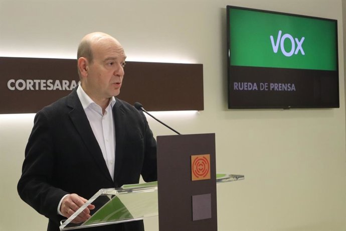 El portavoz adjunto del grupo municipal de Vox en las Cortes de Aragón, Santiago Morón