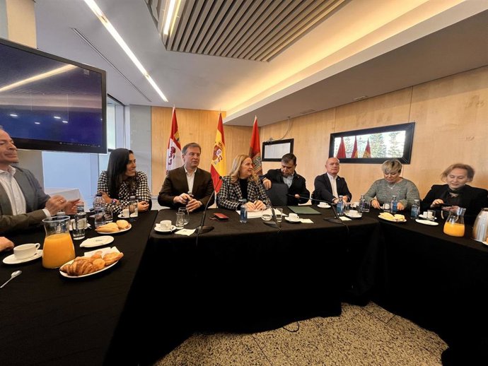 Un momento del desayuno informativo ofrecido por la alcaldesa de Burgos, Cristina Ayala.
