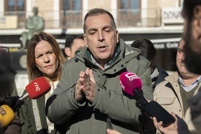 El portavoz nacional de Vox sobre Inmigración, Interior y Seguridad, Samuel Vázquez, y la portavoz de Agenda España de la formación, Isabel Pérez.