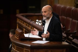 Archivo - El diputado del BNG Néstor Rego, interviene durante una sesión plenaria, en el Congreso de los Diputados, a 27 de noviembre de 2025, en Madrid (España). 