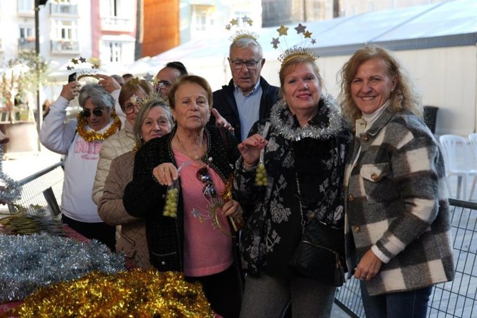Los mayores de Cartagena se anticipan a las preúvas y celebran el nuevo año a mediodía