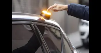 La baliza V-16 será obligatoria a partir del 1 de enero de 2026: Requisitos y cómo evitar multas de 80 euros