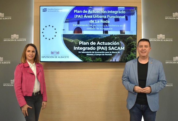 El presidente de la Diputación de Albacete, Santi Cabañero, junto a la diputada de Fondos Europeos, Yolanda Ballesteros.