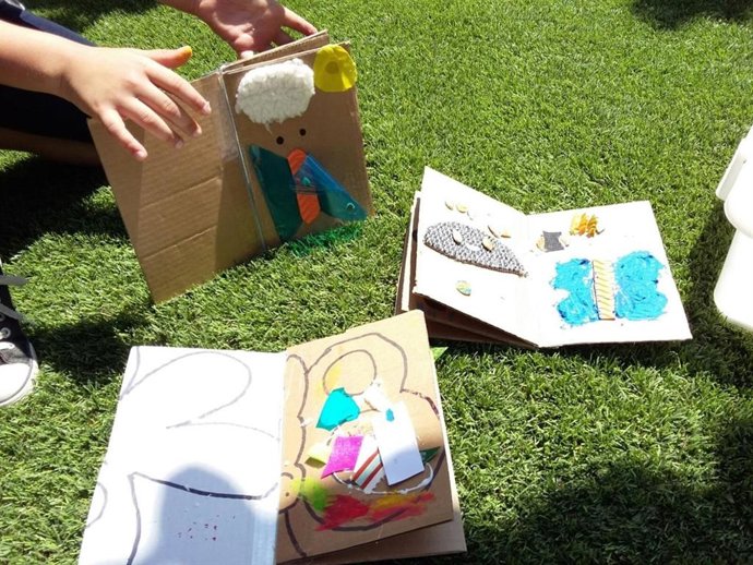 Archivo - Trabajos de unos alumnos de una guardería