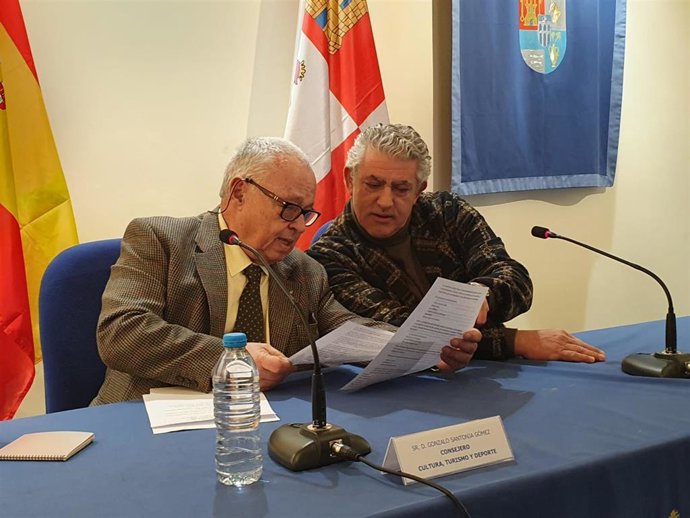 El consejero de Cultura, Gonzalo SAntonja (izda) y el diputado de Cultura de Segovia, Josá María Bravo.