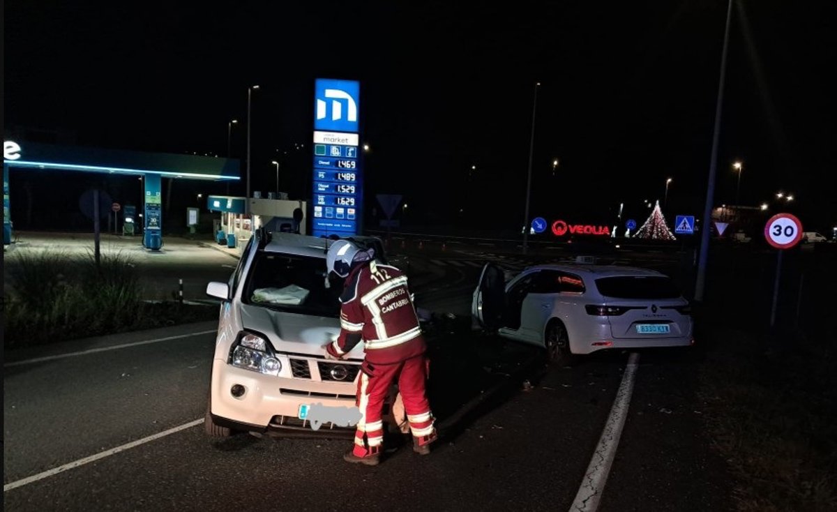 Dos heridas en una colisión frontal junto a la gasolinera de Barros