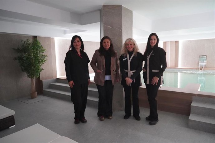 Personal del Hotel Apartamento Simón Verde, con ocasión del nuevo Green Spa, espacio de bienestar en Mairena del Aljarafe.