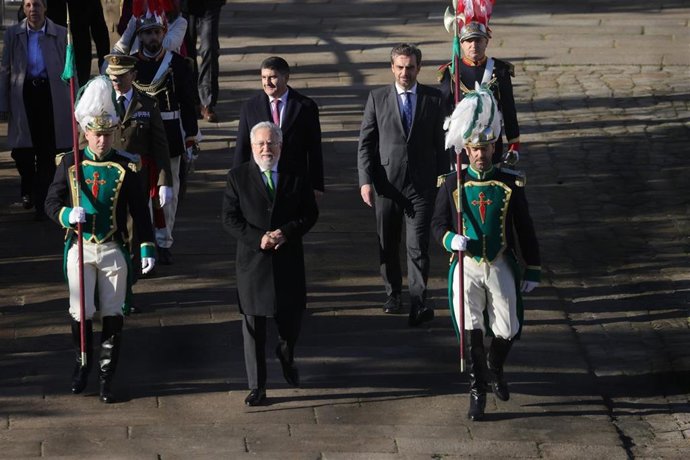 O presidente do Parlamento de Galicia, Miguel Ángel Santalices, exerce como delegado rexio na Translación dos restos do Apóstolo Santiago.