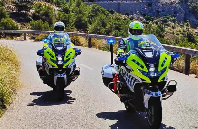 Motoristas de la Guardia Civil