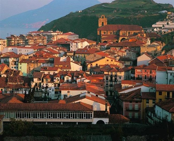 Archivo - Vista de La Puebla Vieja de Laredo