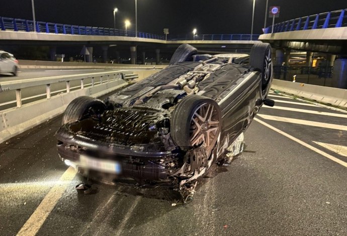 Herido tras volcar su coche en la A-67 a la altura de la Ciudad del Transporte
