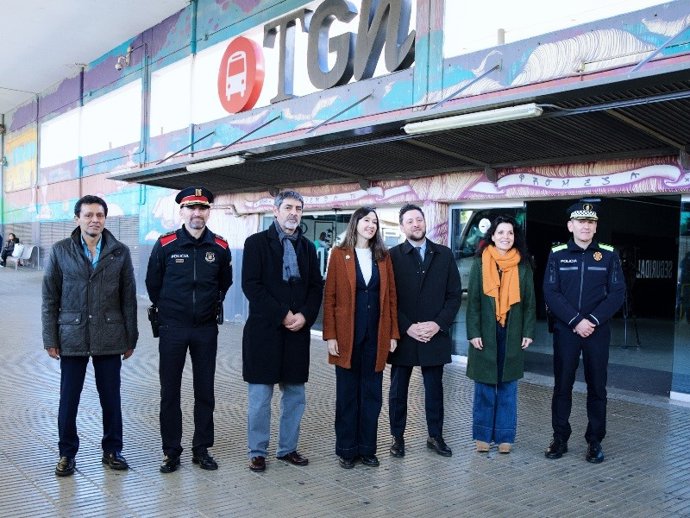 La consellera d'Interior i Seguretat Pública de la Generalitat, Núria Parlon i l'alcalde de Tarragona, Rubén Viñuales, en la futura ubicació de la comissaria mixta de Mossos d'Esquadra i Guàrdia Urbana