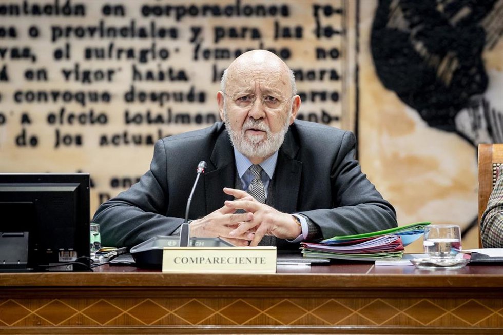 El Presidente del Centro de Investigaciones Sociológicas (CIS), José Félix Tezanos Tortajada, comparece ante la Comisión de Investigación sobre la gestión del CIS, en el Senado, a 9 de diciembre de 2025, en Madrid (España).