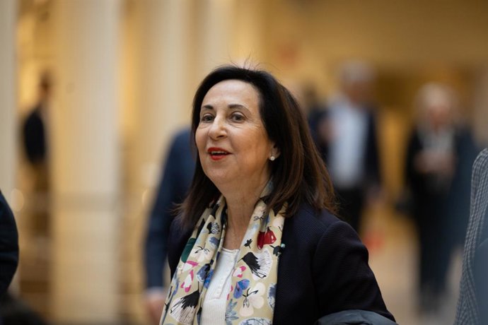 La ministra de Defensa, Margarita Robles, a su llegada a una sesión plenaria en el Senado, a 2 de diciembre de 2025, en Madrid (España). En una nueva sesión de control al Gobierno, el Senado además ha estado marcado por la aprobación de llevar dos conflic