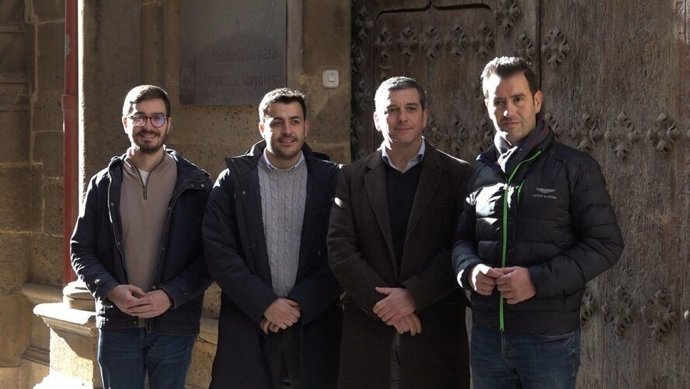 Gonzalo Marín, Gabriel Perales, Tomás Fuentes y Manuel Orcera ante la puerta donde se ubicará el Conservatorio de Úbeda