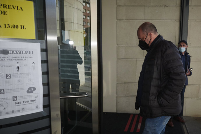 Jesús Peralta, exdirectivo de Osasuna, a su llegada para declarar en el Palacio de Justicia de Pamplona, en mayo de 2021.