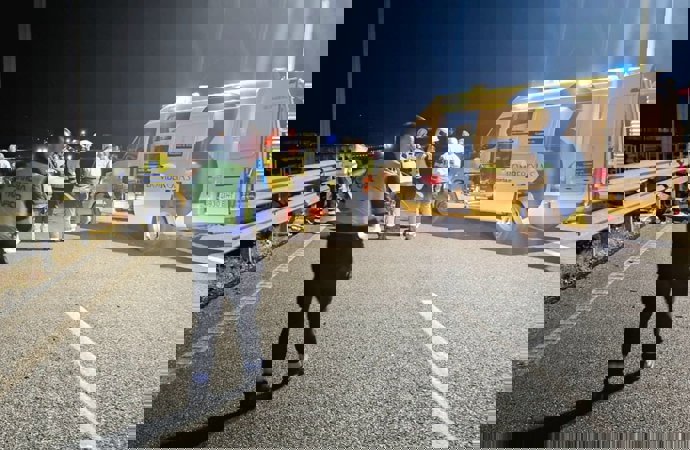 Imagen del accidente en el que falleció el conductor de un turismo.