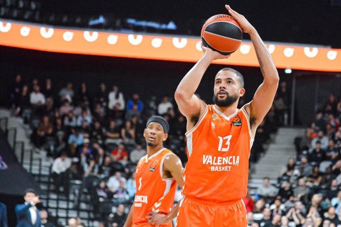 Archivo - Darius Thompson, durante un partido con el Valencia Basket.