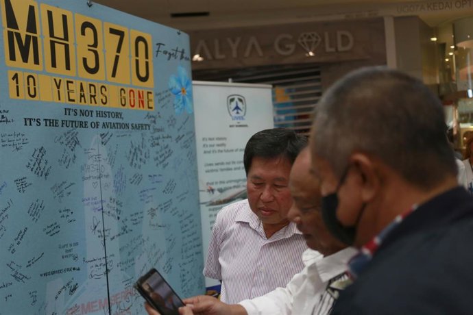 Archivo - Un memorial para conmemorar a los pasajeros del vuelo MH370 una década después de su desaparición 