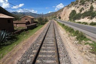 Archivo - Oct 22, 2016 - Peru - Andean Explorer, luxury train from Cusco to Puno. Peruvian altiplano landscape seen from inside the Andean Explorer train Orient Express which runs between Cuzco and Puno. Altiplano is a high plateau that towers over the so