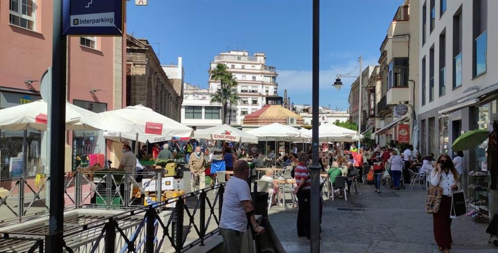 Archivo - Terrazas de la plaza de Abastos en Jerez.