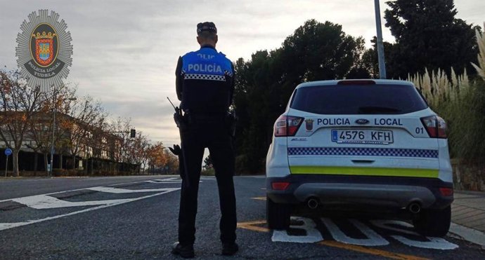 Archivo - Foto de archivo de un agente de la Policía Local de Tudela.