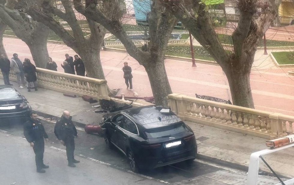 Un vehículo impacta en Haro en una balaustrada