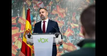 Abascal despide 2025 culpando a PP y PSOE de la "invasión" por la inmigración ilegal: "Afecta a nuestra supervivencia"