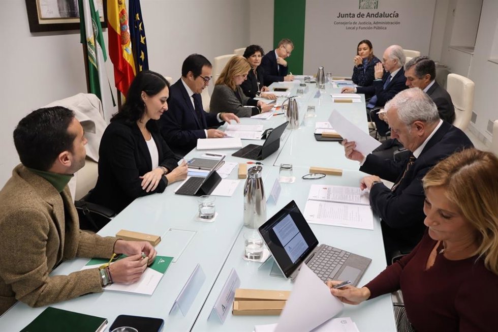 Reunión presidida por el consejero de Justicia, José Antonio Nieto.