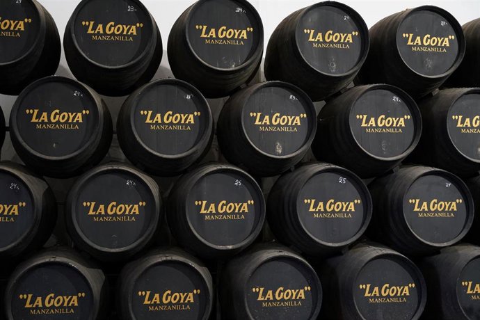 Archivo - Botas de vino manzanilla de la Bodega Delgazo Zuleta en Sanlúcar de Barrameda (Cádiz)